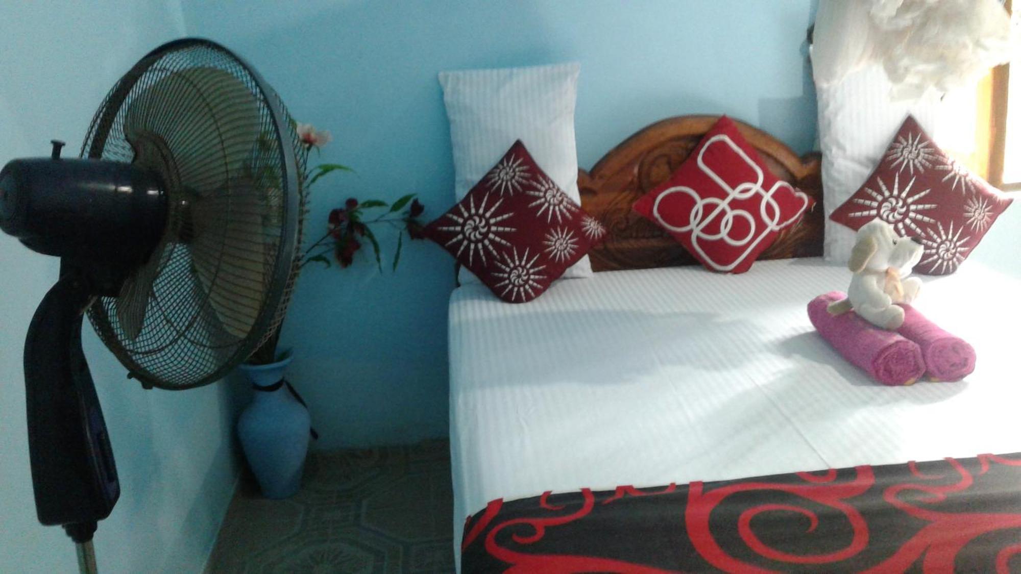 Flower Inn Сігірія Номер фото